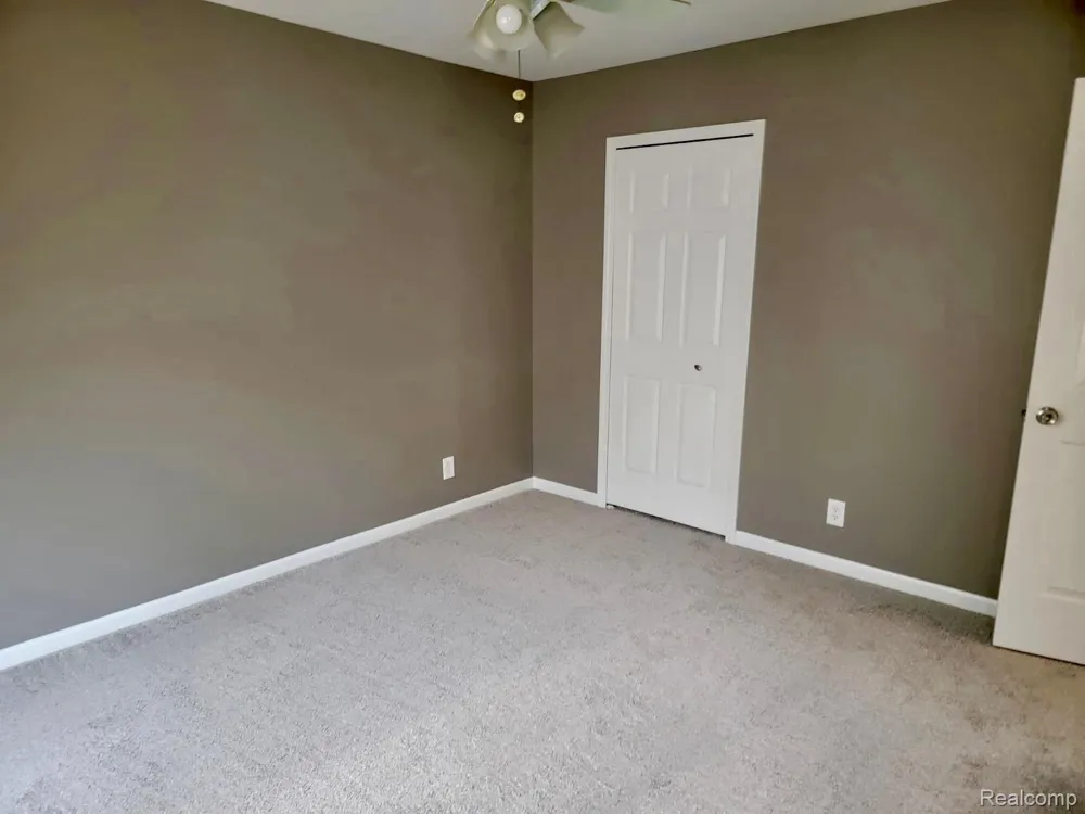 22158 David Avenue Eastpointe City, MI 48021