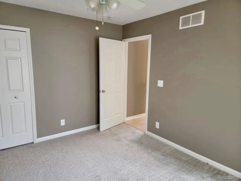 22158 David Avenue Eastpointe City, MI 48021
