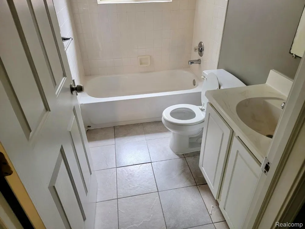 22158 David Avenue Eastpointe City, MI 48021