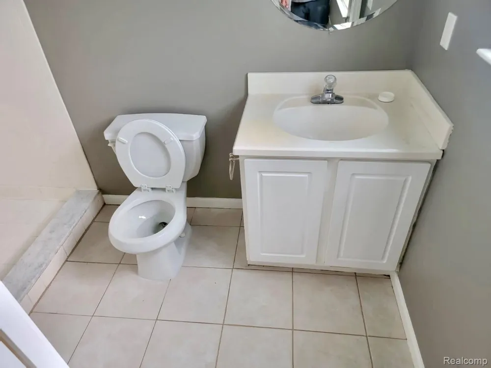 22158 David Avenue Eastpointe City, MI 48021