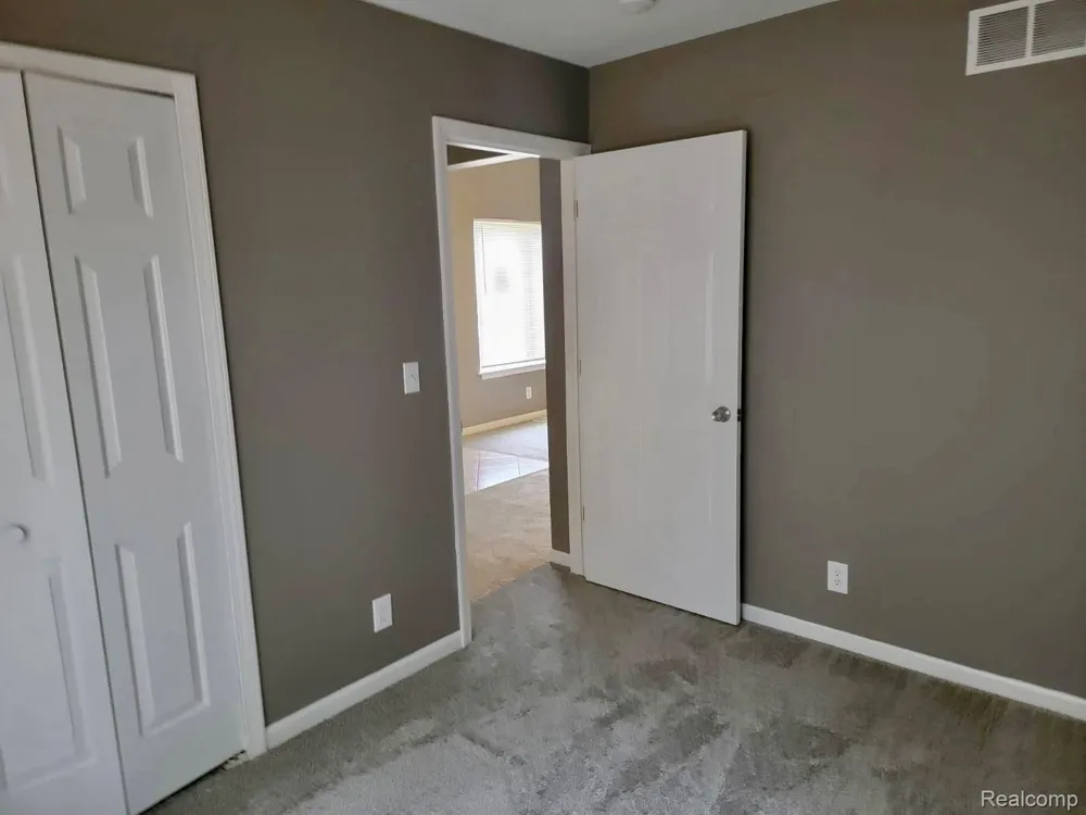 22158 David Avenue Eastpointe City, MI 48021