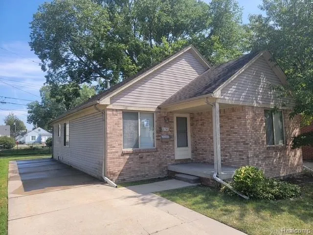 22158 David Avenue Eastpointe City, MI 48021