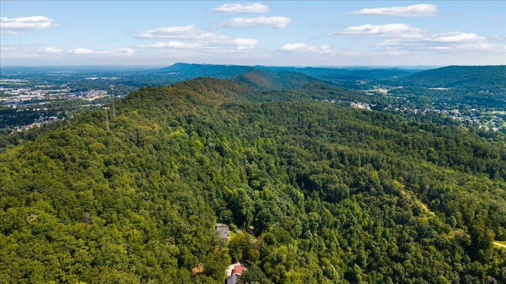 5335 Spalding Drive Ooltewah, TN 37363