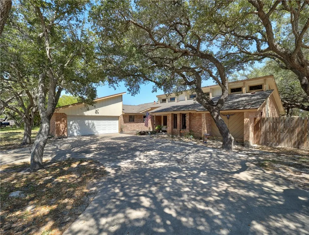 109 Wehring Lane Ingleside, TX 78362