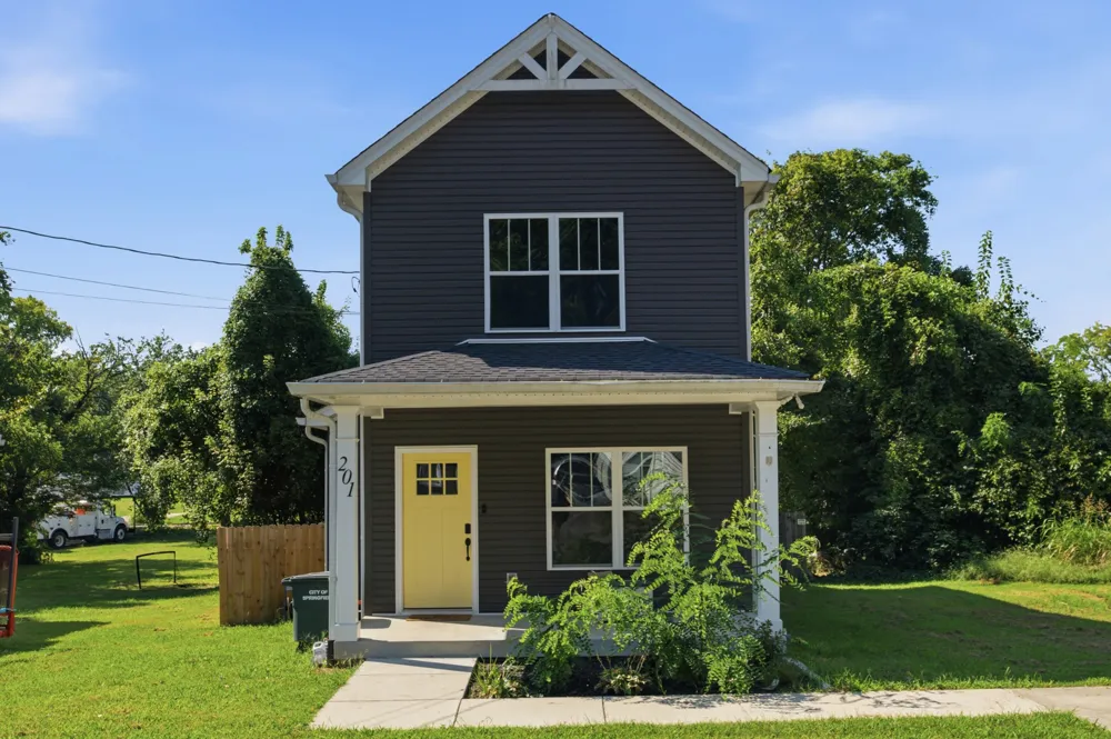 201 16th Ave E Springfield, TN 37172