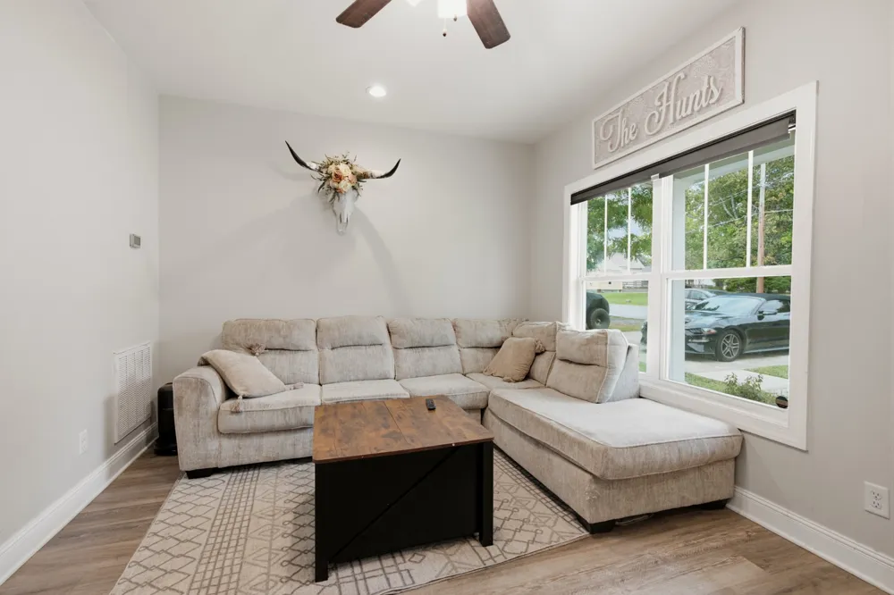 201 16th Ave E Springfield, TN 37172