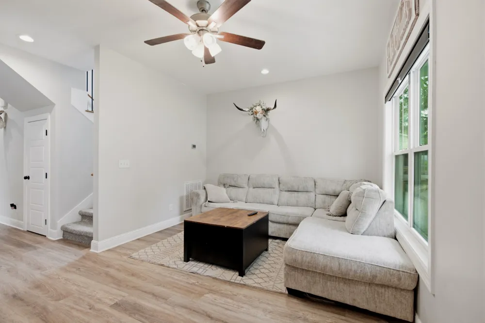 201 16th Ave E Springfield, TN 37172