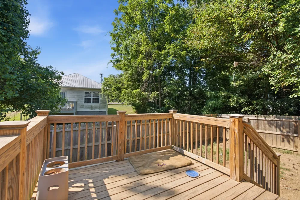 201 16th Ave E Springfield, TN 37172