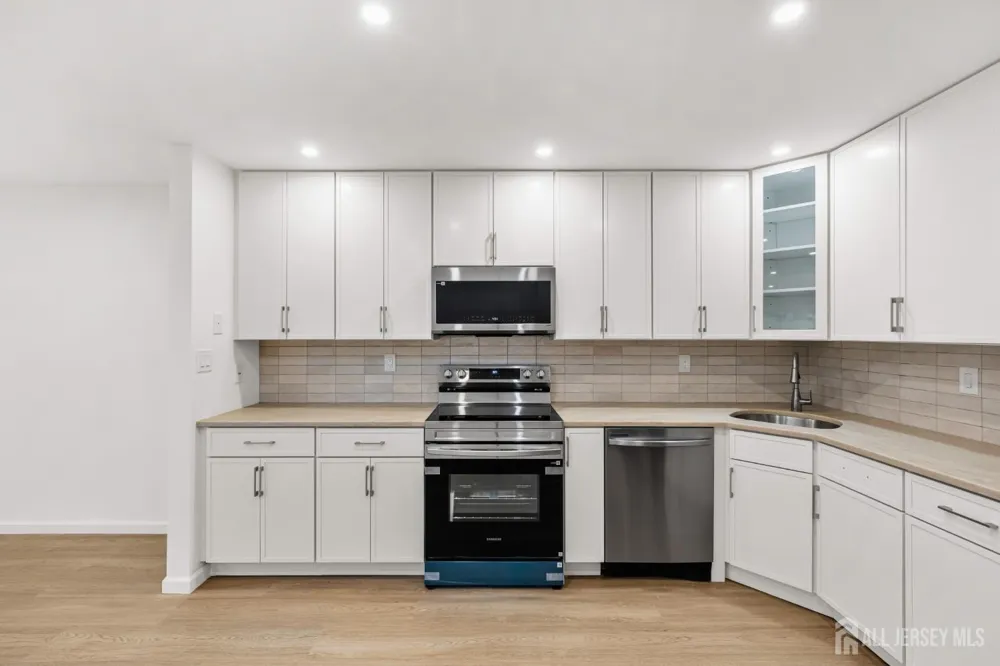 29 Hillsborough Drive #B Monroe, NJ 08831