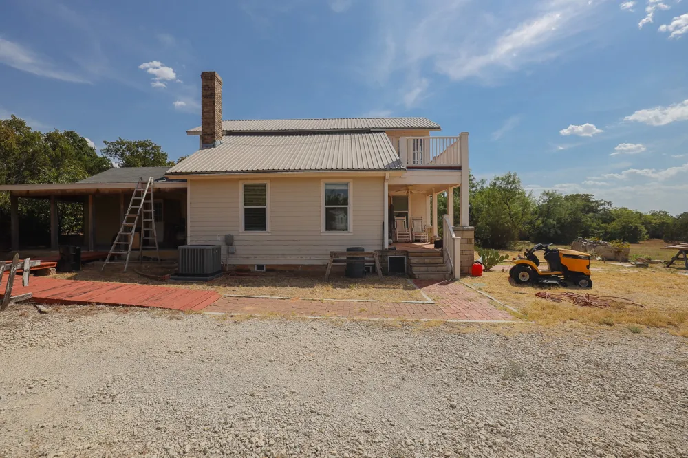 109 County Road 176 Ovalo, TX 79541