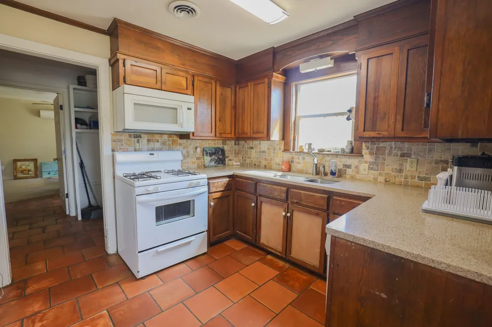109 County Road 176 Ovalo, TX 79541