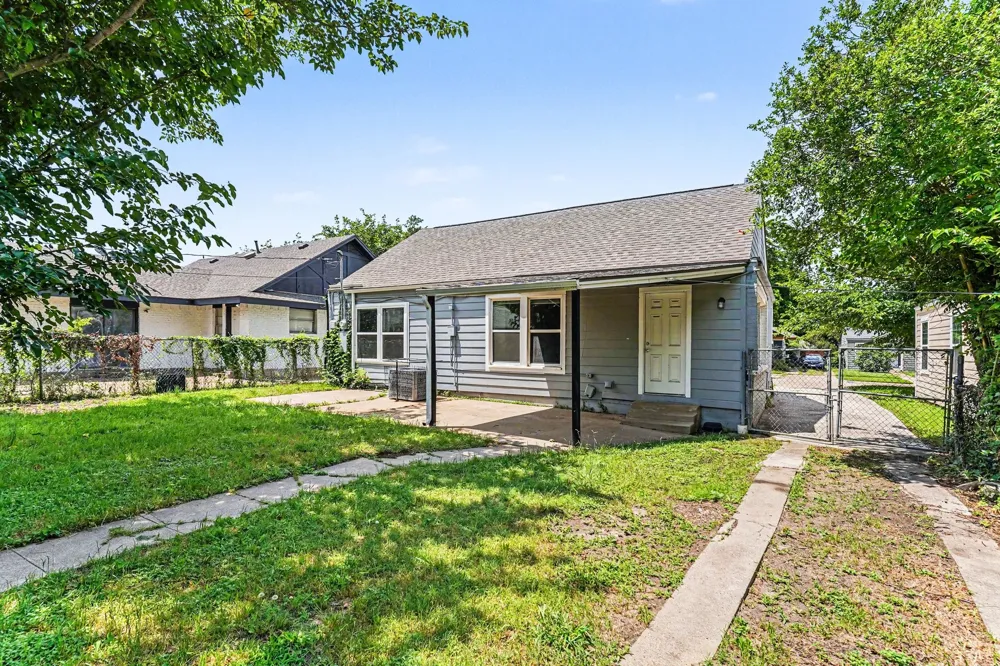 1108 E Robert Street Fort Worth, TX 76104