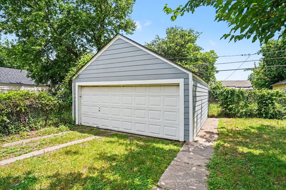 1108 E Robert Street Fort Worth, TX 76104