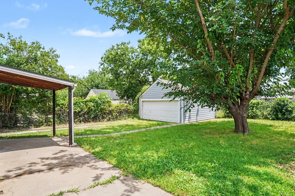 1108 E Robert Street Fort Worth, TX 76104