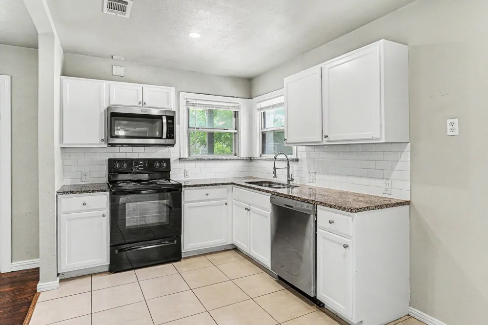 1108 E Robert Street Fort Worth, TX 76104