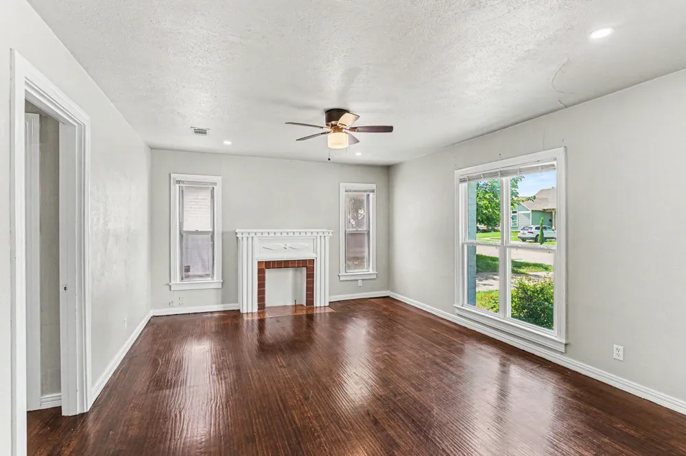 1108 E Robert Street Fort Worth, TX 76104
