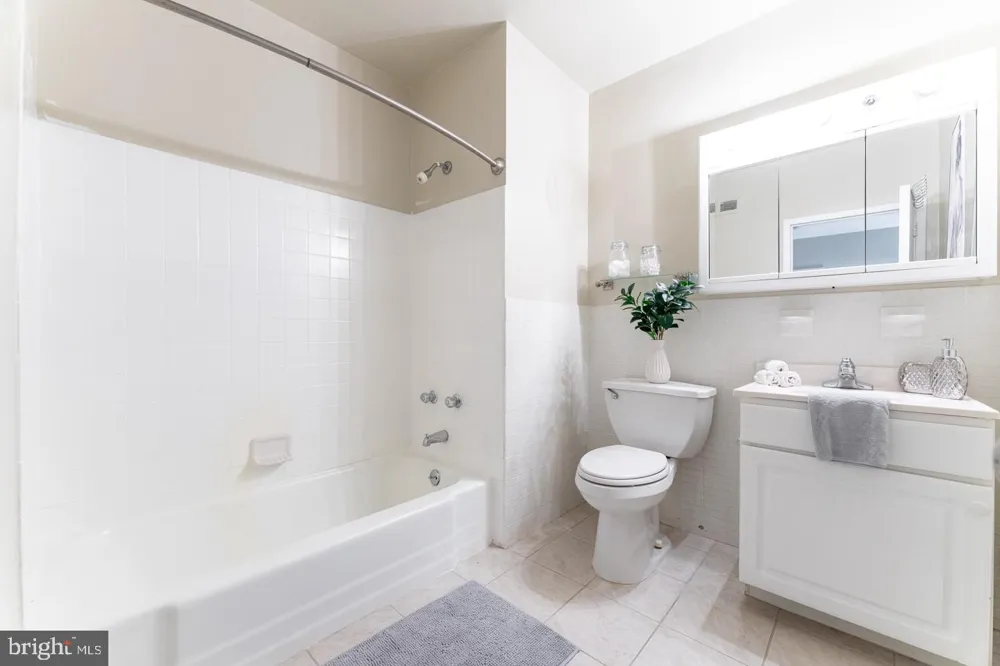 135 S 19TH STREET #1607-08 Philadelphia, PA 19103
