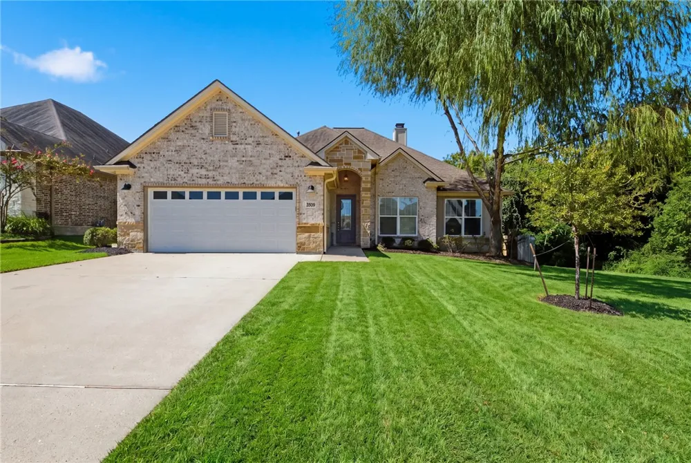 3509 Dovecote Bryan, TX 77808