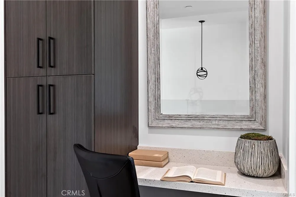 11858 W Flower Lane Valley Village, CA 91607