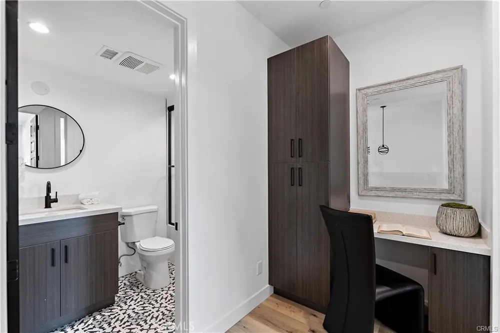 11858 W Flower Lane Valley Village, CA 91607