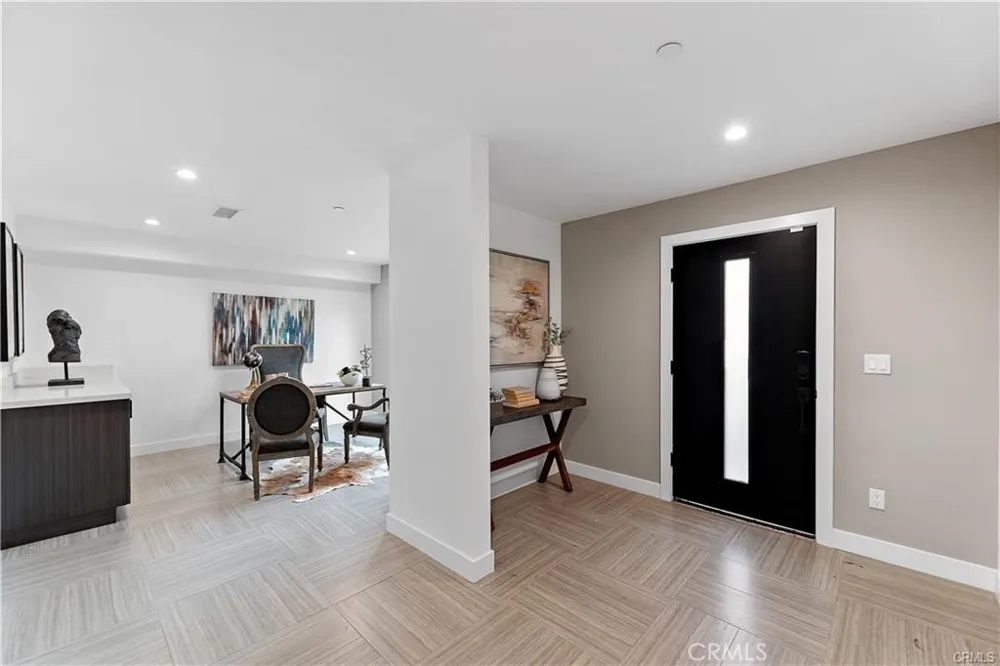 11858 W Flower Lane Valley Village, CA 91607