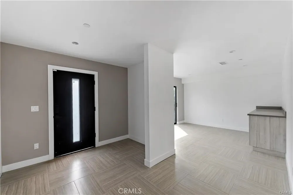 11858 W Flower Lane Valley Village, CA 91607