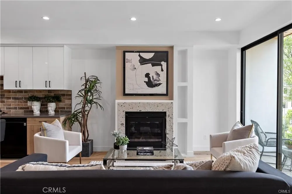 11858 W Flower Lane Valley Village, CA 91607