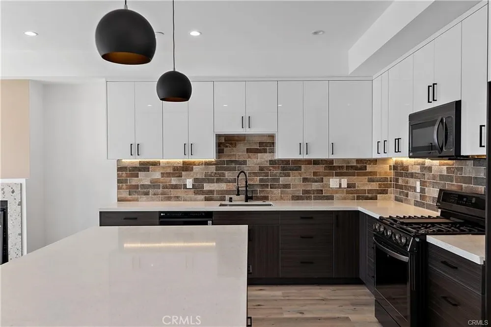 11858 W Flower Lane Valley Village, CA 91607