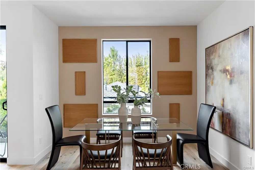 11858 W Flower Lane Valley Village, CA 91607