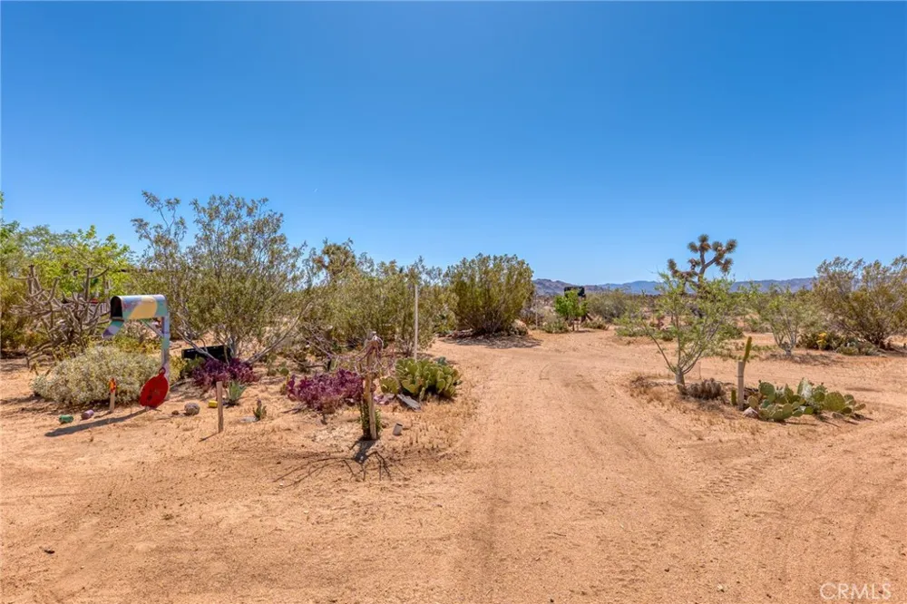 59025 La Brisa Yucca Valley, CA 92284