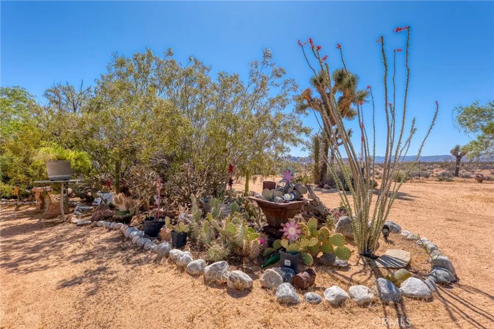 59025 La Brisa Yucca Valley, CA 92284
