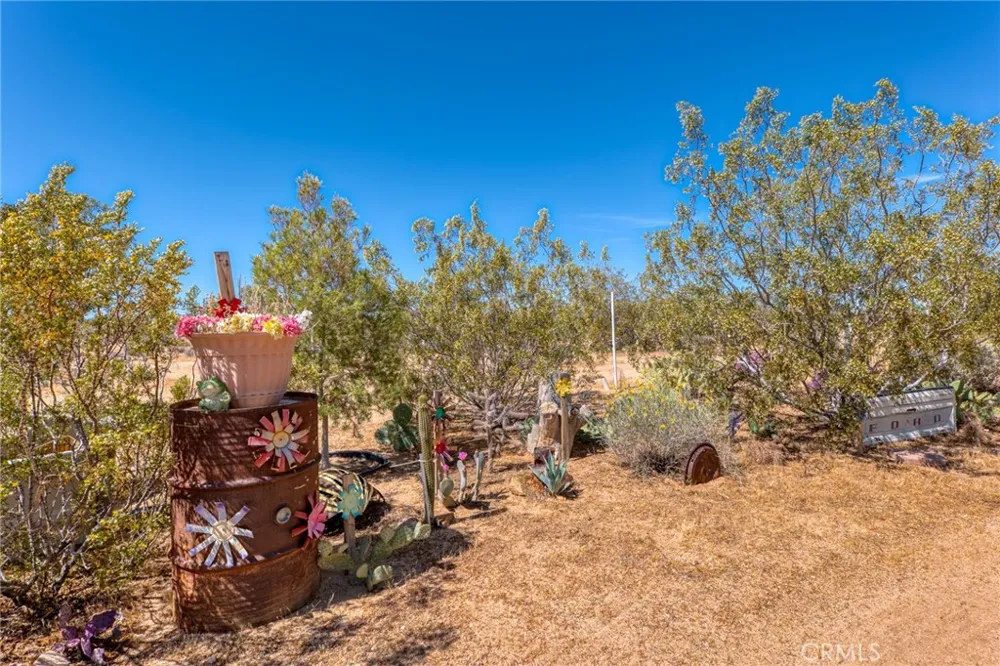 59025 La Brisa Yucca Valley, CA 92284