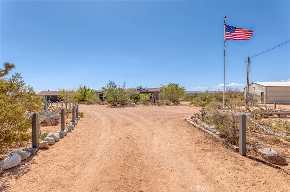 59025 La Brisa Yucca Valley, CA 92284