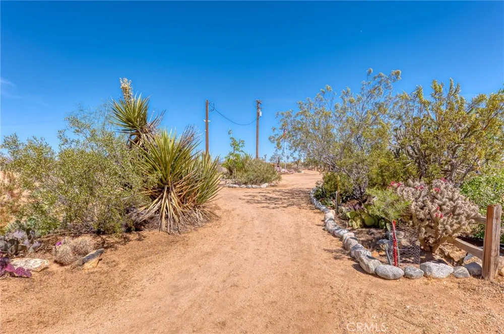 59025 La Brisa Yucca Valley, CA 92284