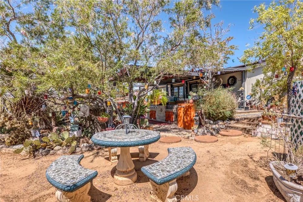 59025 La Brisa Yucca Valley, CA 92284