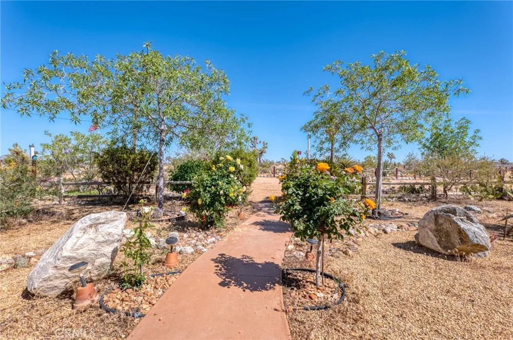59025 La Brisa Yucca Valley, CA 92284