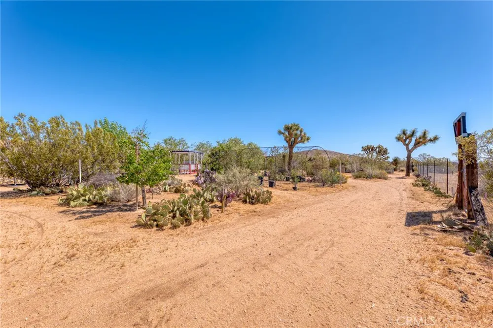 59025 La Brisa Yucca Valley, CA 92284