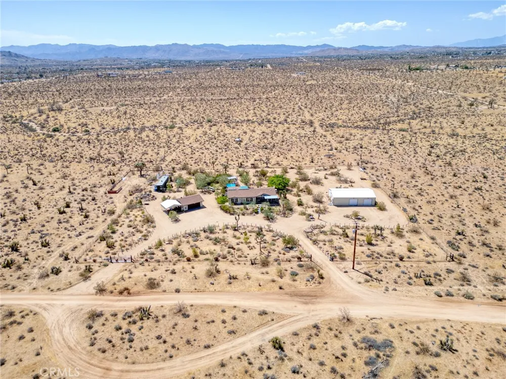 59025 La Brisa Yucca Valley, CA 92284