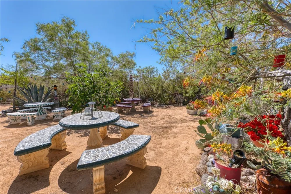 59025 La Brisa Yucca Valley, CA 92284