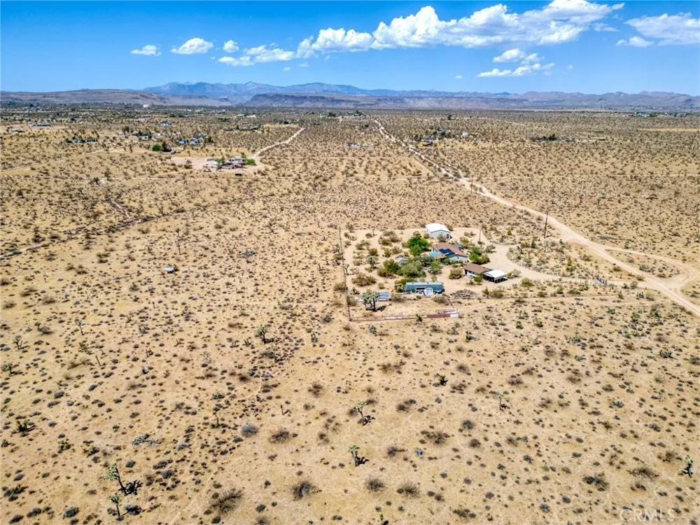 59025 La Brisa Yucca Valley, CA 92284