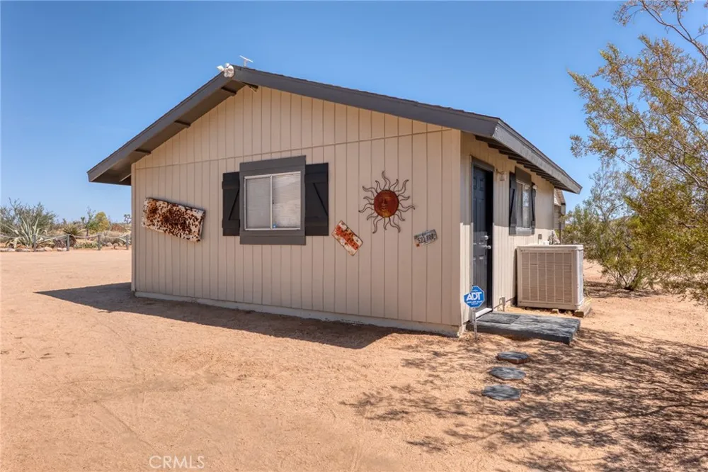 59025 La Brisa Yucca Valley, CA 92284