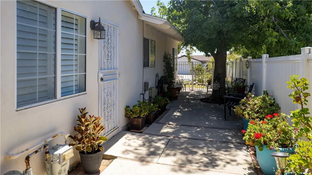 13055 Shenley Sylmar, CA 91342