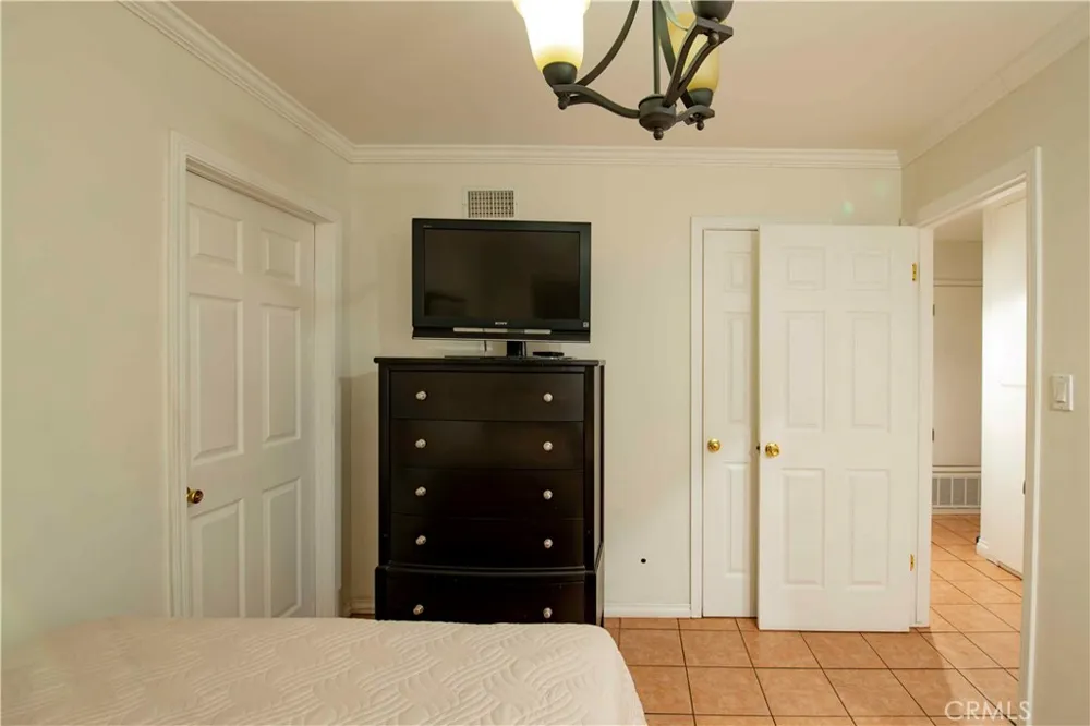 13055 Shenley Sylmar, CA 91342