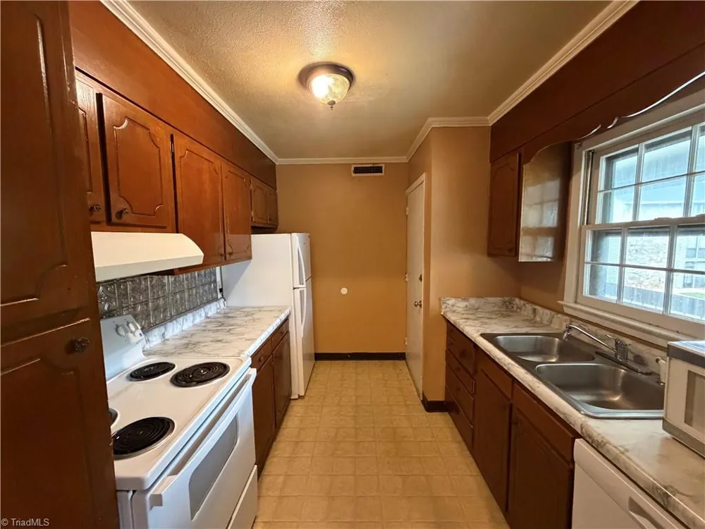2958 Ramsgate Court Winston-Salem, NC 27106