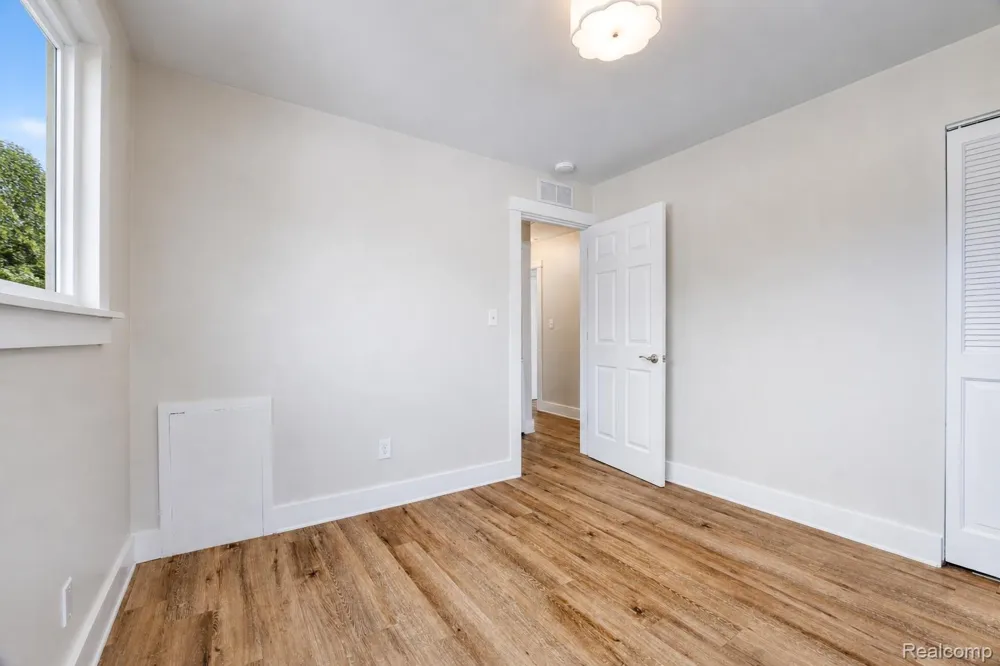 1117 Lexington Parkway Ypsilanti Charter Township, MI 48198