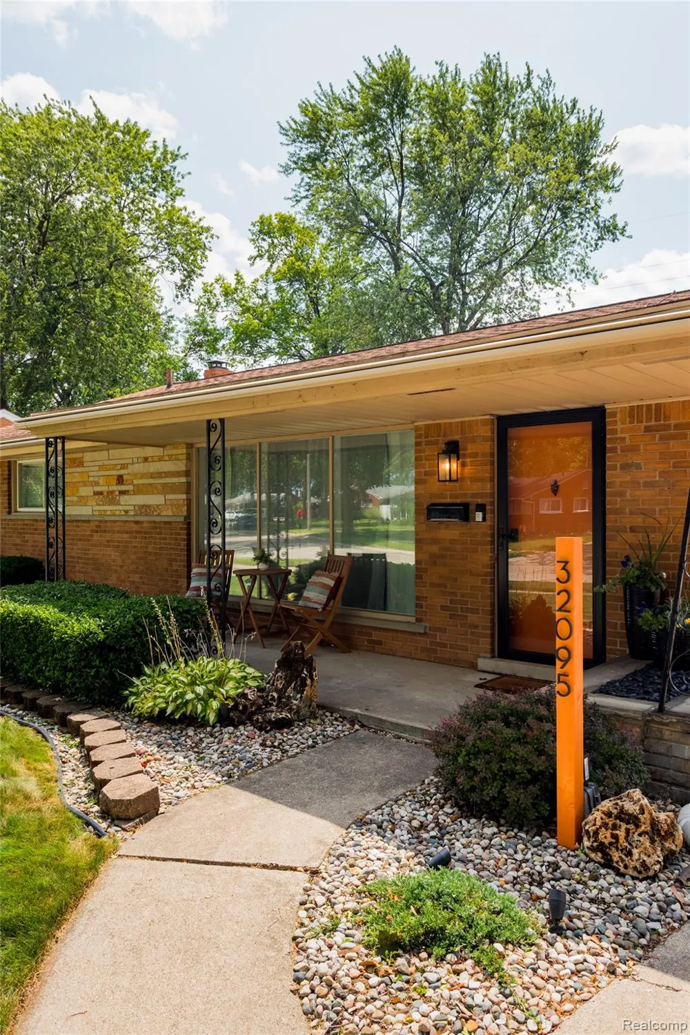 32095 Saint Annes Drive Warren City, MI 48092