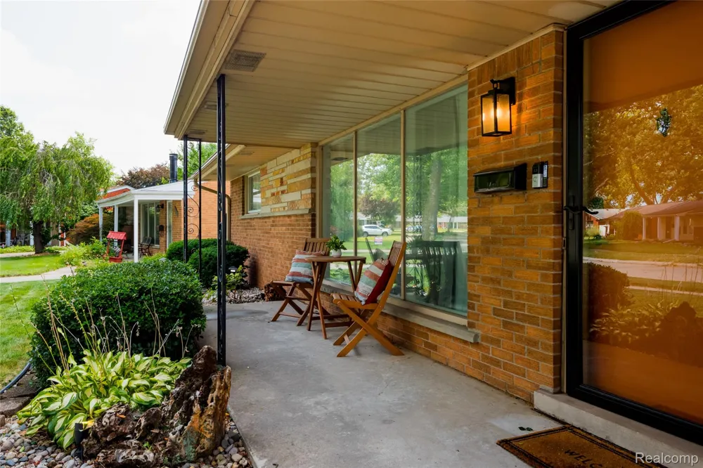 32095 Saint Annes Drive Warren City, MI 48092