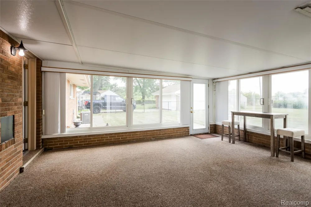 32095 Saint Annes Drive Warren City, MI 48092