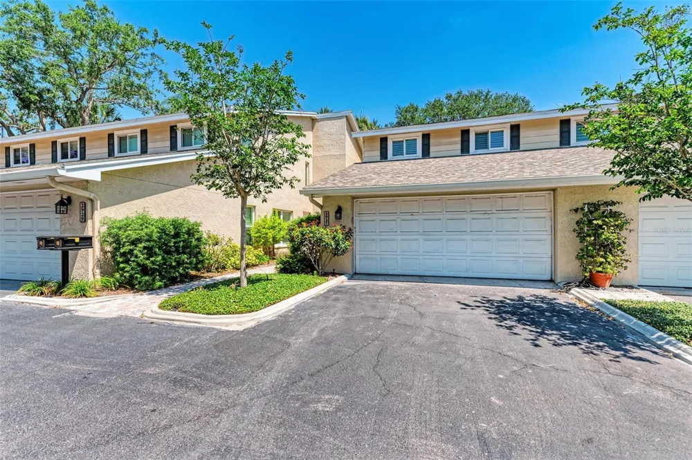 2927 W GANDY BOULEVARD Tampa, FL 33611