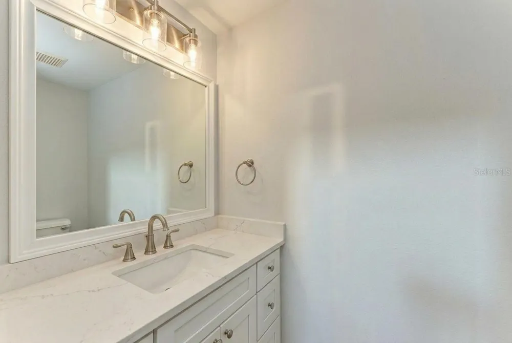 2927 W GANDY BOULEVARD Tampa, FL 33611